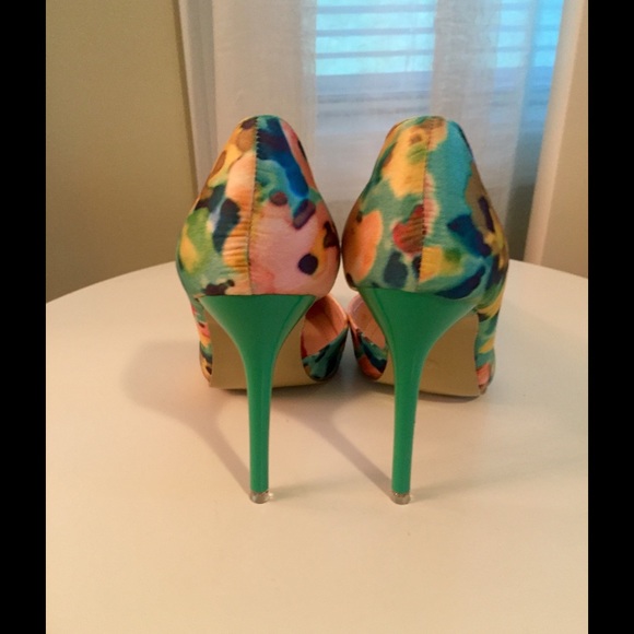 Brand new! Fun floral heels! - Picture 3 of 3